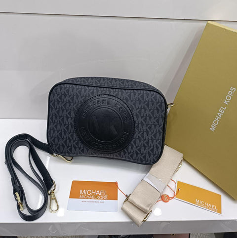 Sac Michael Kors en cuir à plaque imprimé MK - Luxoria® | Boutique de mode en Ligne 
