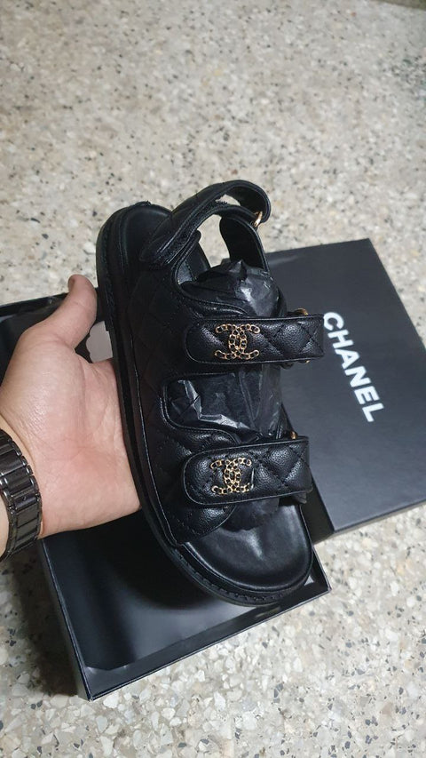 Sandales Chanel Dad en Cuir - Confort et Élégance Signés Chanel