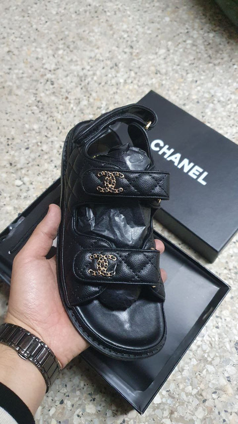 Sandales Chanel Dad en Cuir - Confort et Élégance Signés Chanel