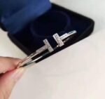 tiffany-tdiamond-wire-bracelet-33263473_998086_ED_M