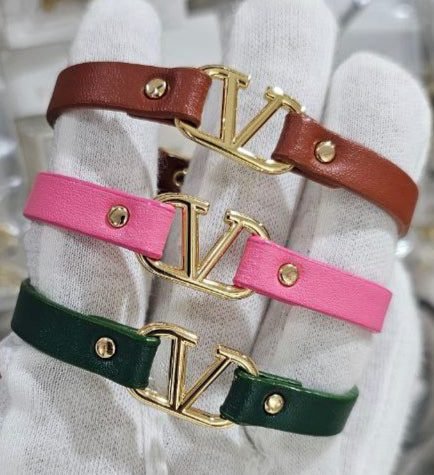 photo_5965317478445861090_y