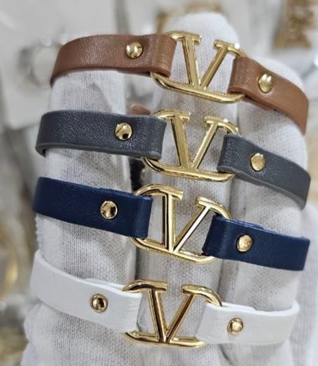 photo_5965317478445861091_y