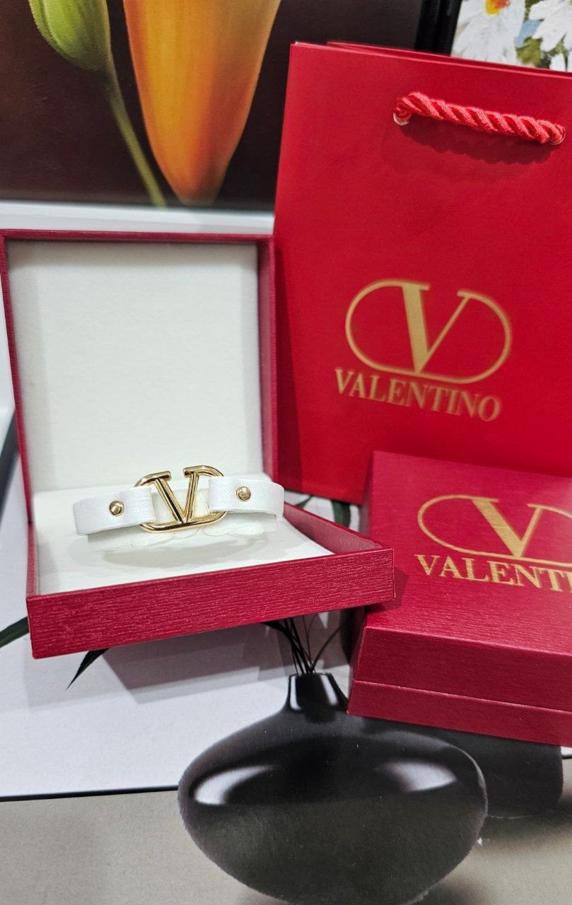 photo_5965317478445861093_y