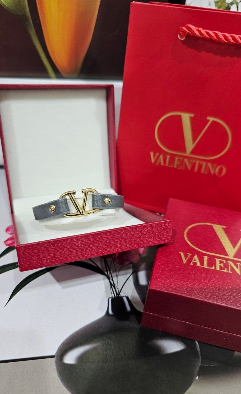 photo_5965317478445861097_y