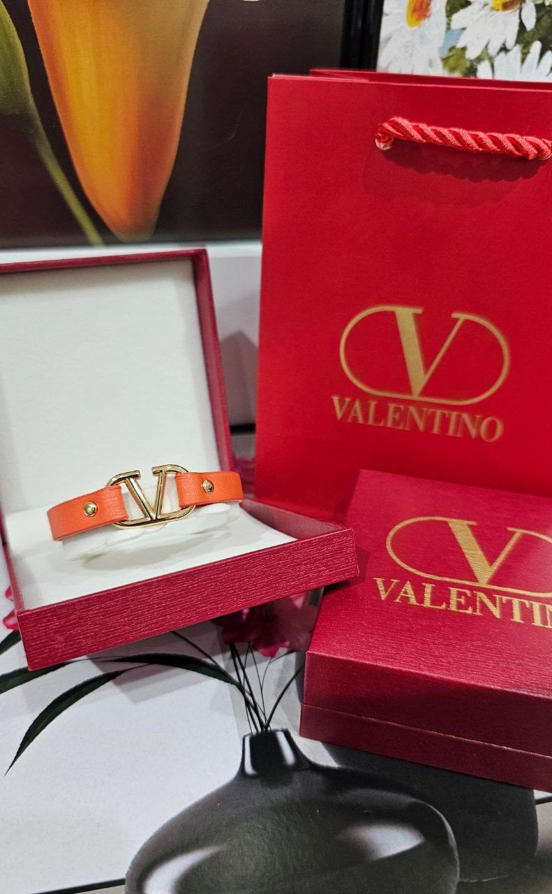 photo_5965317478445861100_y